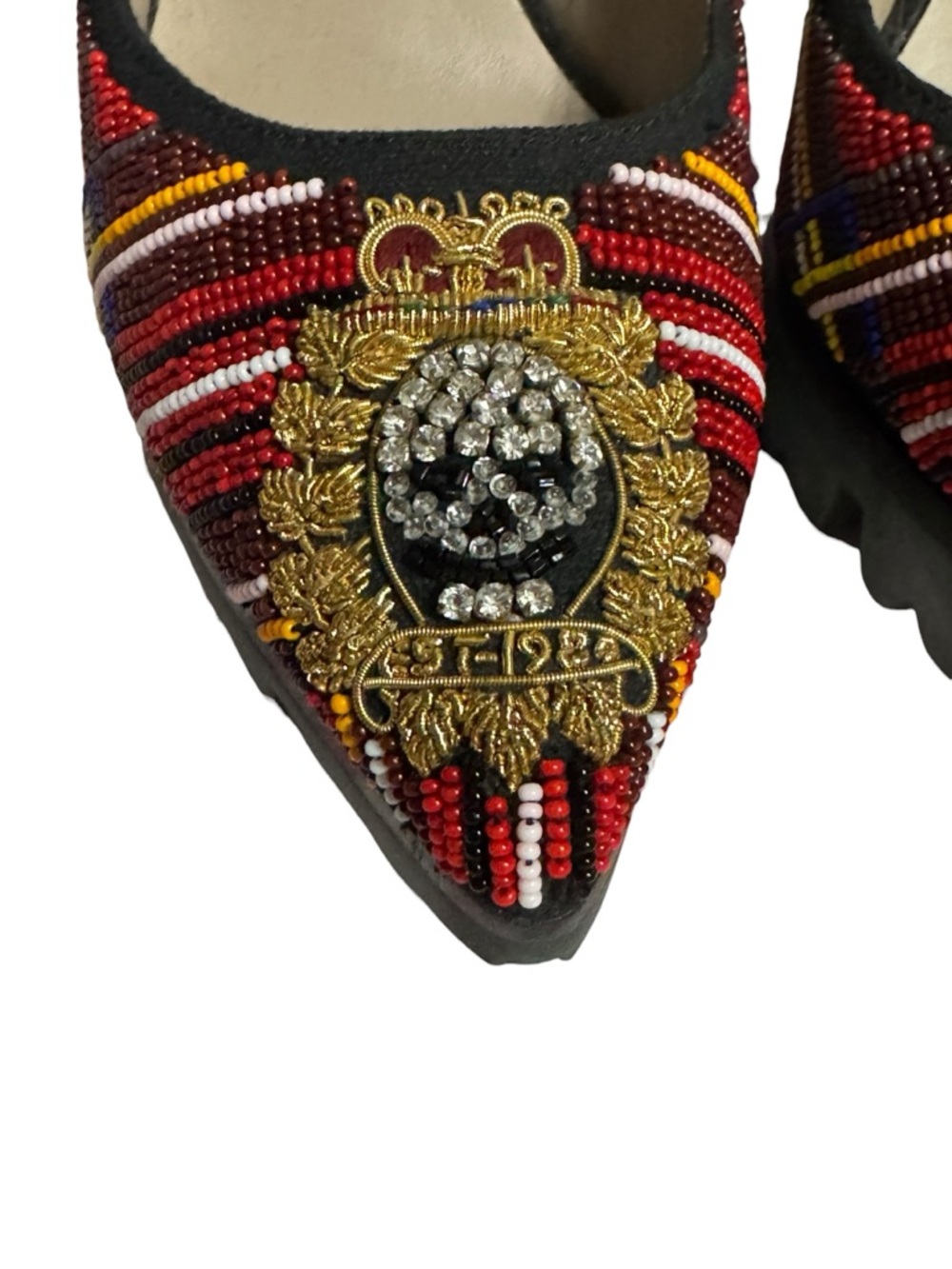 DONALD J PLINER RED BEADED TARTAN ROYAL SKULL CREST PUMPS SZ 8.5 RARE - Picture 2 of 9